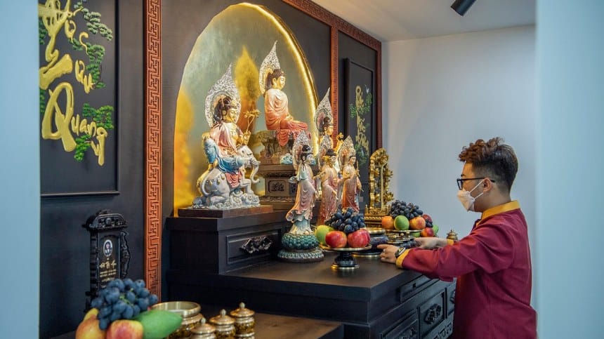 Thắp hương, đọc văn khấn bao sái bàn thờ Phật