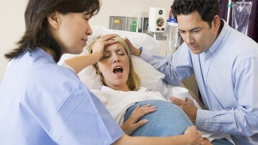 Thấy bạn đỡ đẻ cho người khác