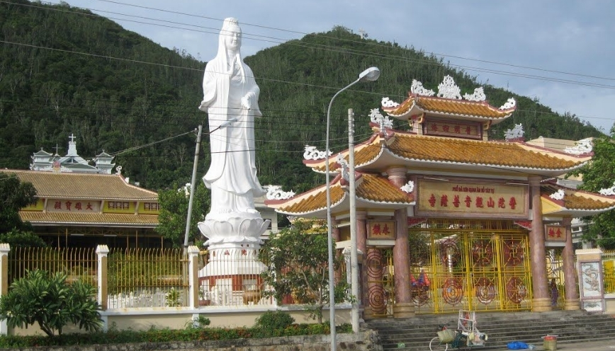 Văn khấn đi chùa ngắn gọn ban thờ Quan thế âm Bồ Tát