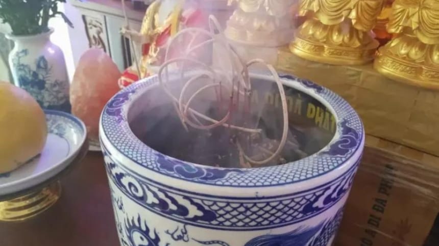 Văn khấn tỉa chân nhang bàn thờ gia tiên đón xuân 2026