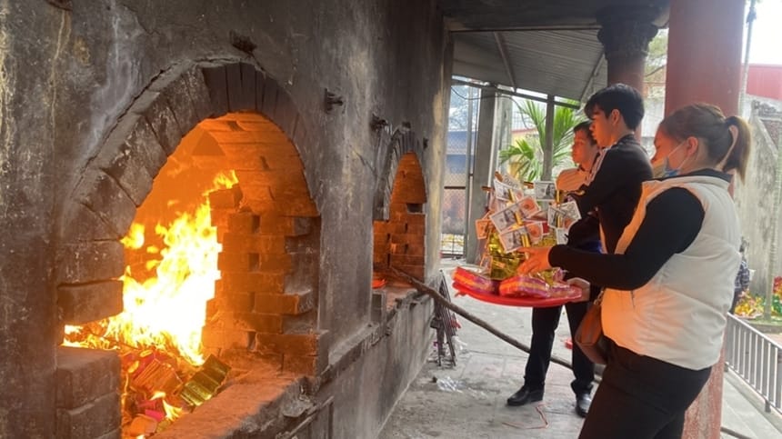 Văn khấn xin hóa vàng mã theo sách “Tập văn cúng gia tiên”