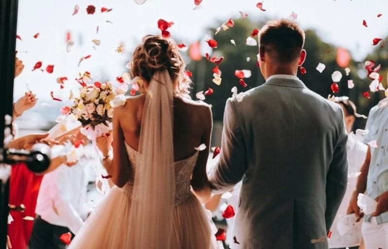 Mơ thấy đám cưới của người lạ là điềm báo gì