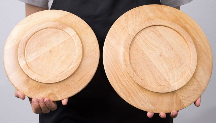 Chuẩn bị đĩa đựng quả và dụng cụ phù hợp