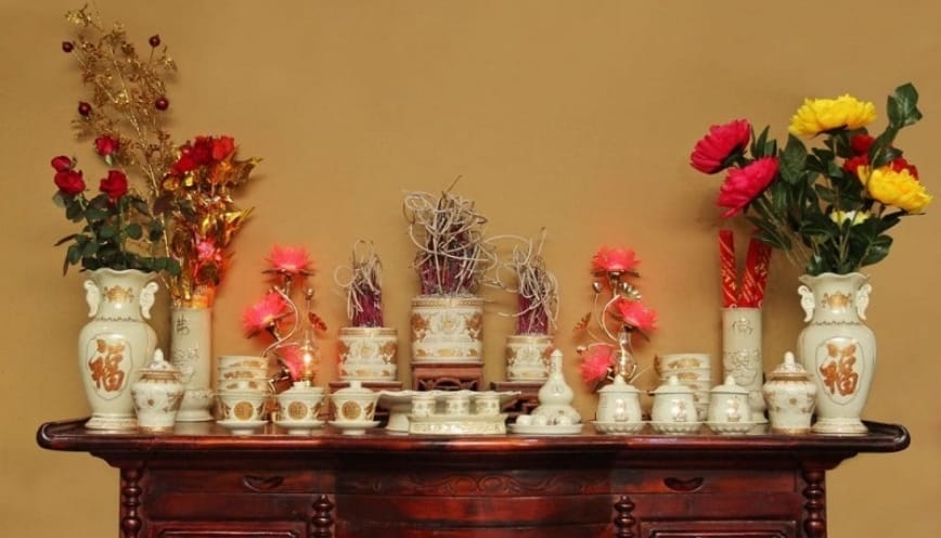 Trang trí bàn thờ gia tiên mẫu 9