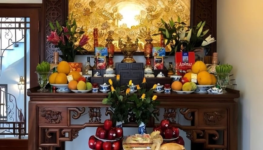 Trang trí bàn thờ gia tiên mẫu 7
