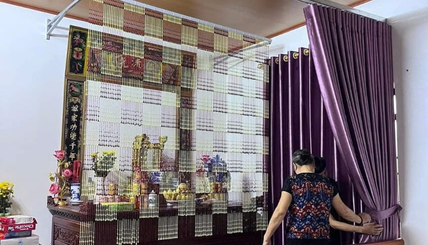 Ý nghĩa phong thuỷ của dạng rèm vải dùng che bàn thờ