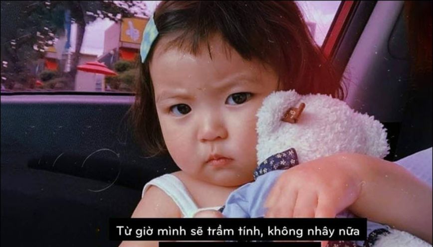 STT em bé dễ thương theo từng khoảnh khắc đăng ảnh